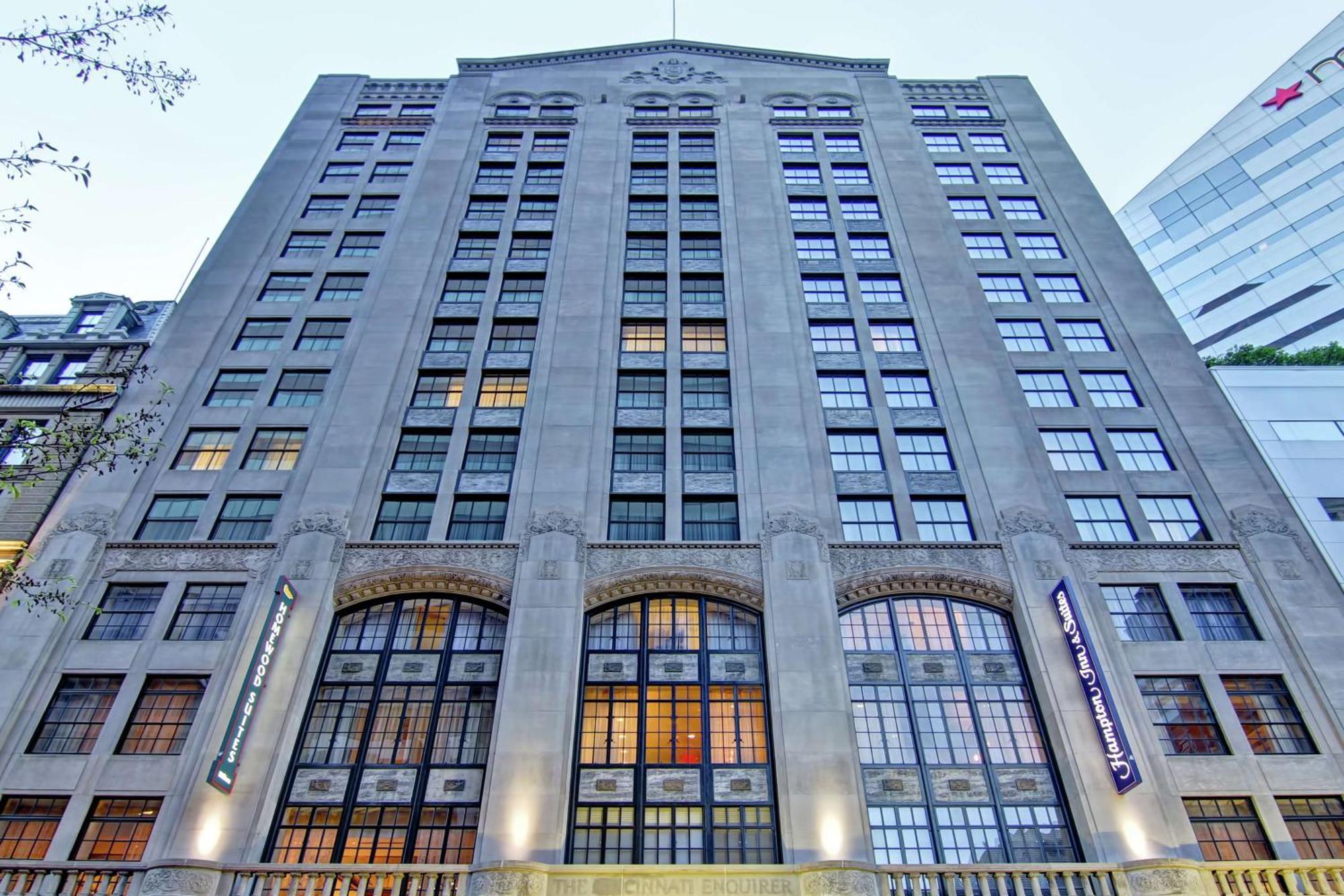 Hampton Inn And Suites Cincinnati - Downtown Exterior photo